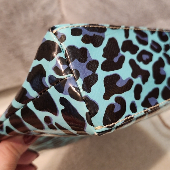 Consuela Downtown Crossbody (Blue Animal Print) - Picture 10 of 12